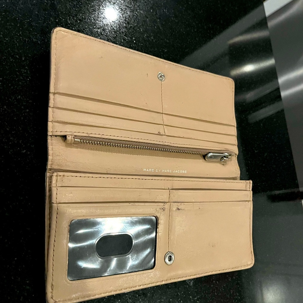 Marc Jacobs Wallet - Picture 4 of 5